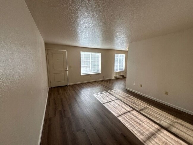 Building Photo - 1005 Boedies Dr