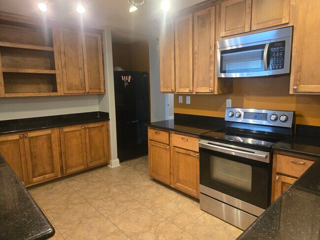 Building Photo - 4859 Camelot Dr