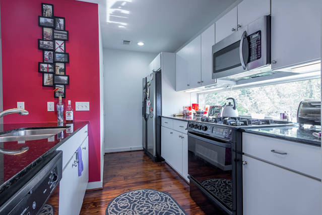 Kitchen - 2605 Calumet St