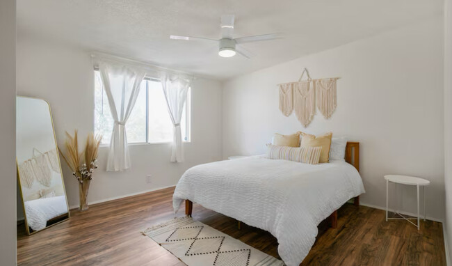 Building Photo - 72949 Siesta Dr