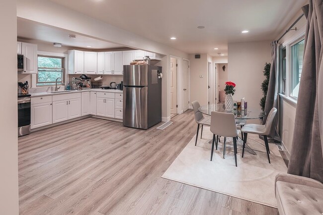 Foto del edificio - 52 Brady Ave