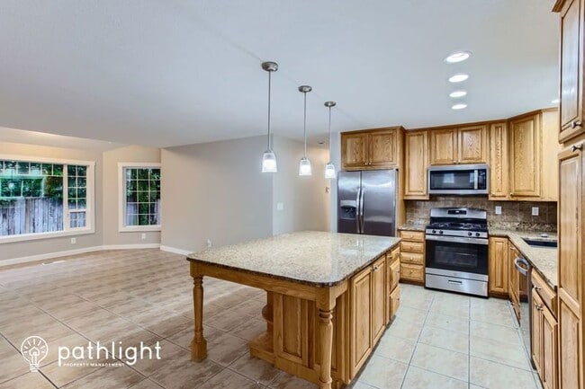 Building Photo - 6240 SW 171st Ave