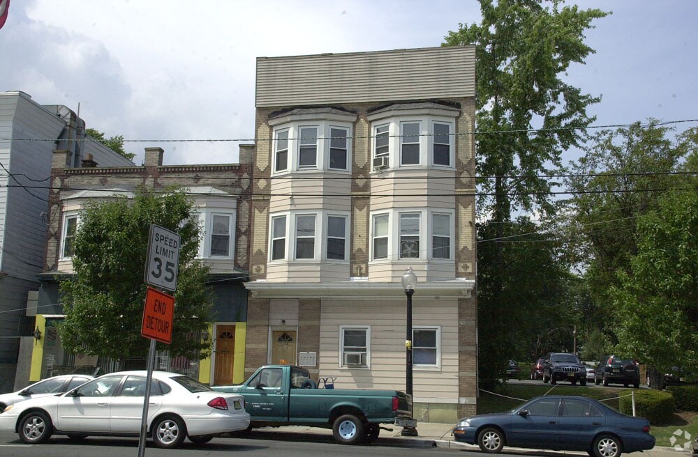 Primary Photo - 105 W Westfield Ave