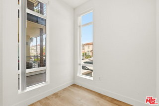 Foto del edificio - 12920 W Runway Rd