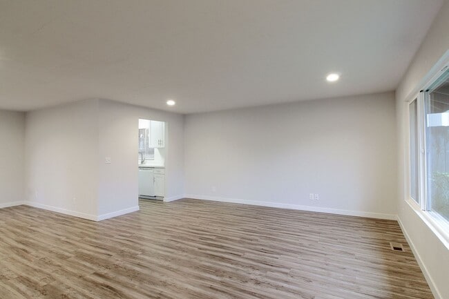 Building Photo - Midvale