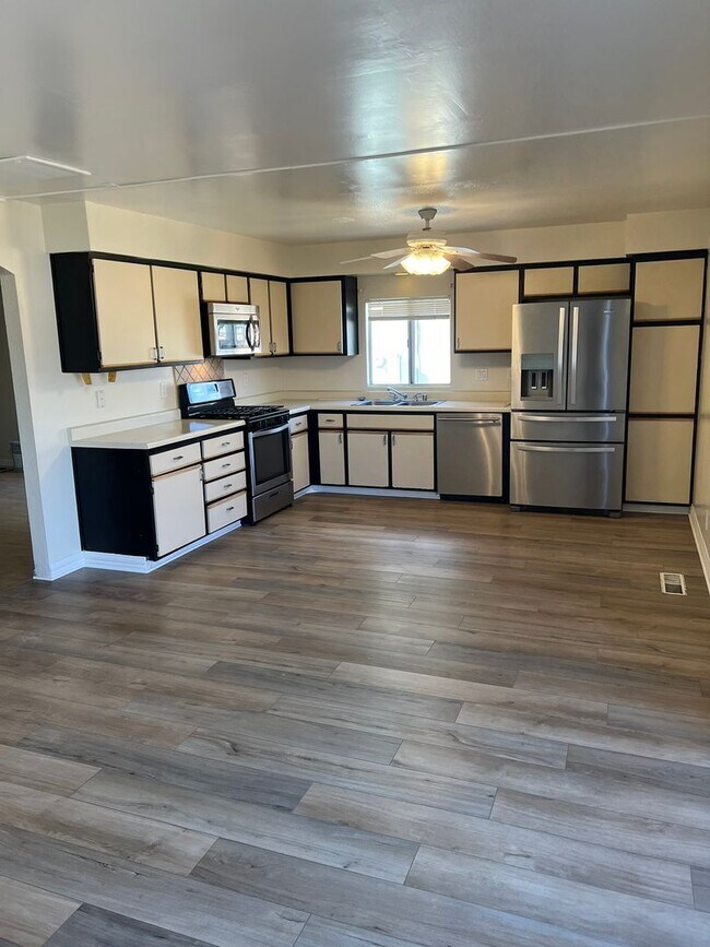 Building Photo - $2,295.00 / month - 1736 Round Mountain Ci...