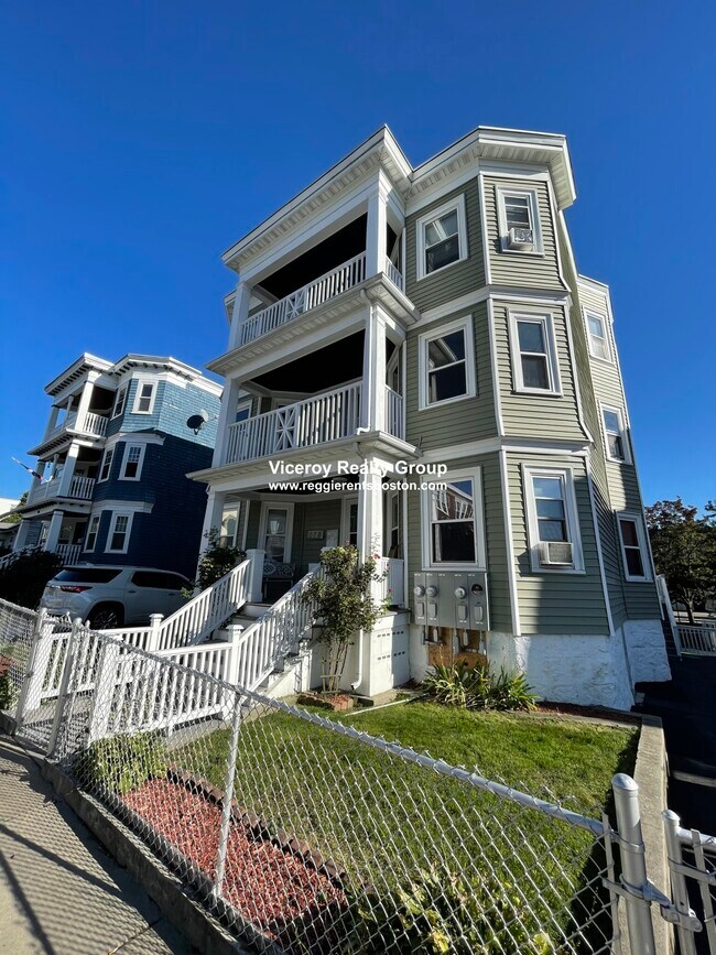 Building Photo - 102 Fuller St