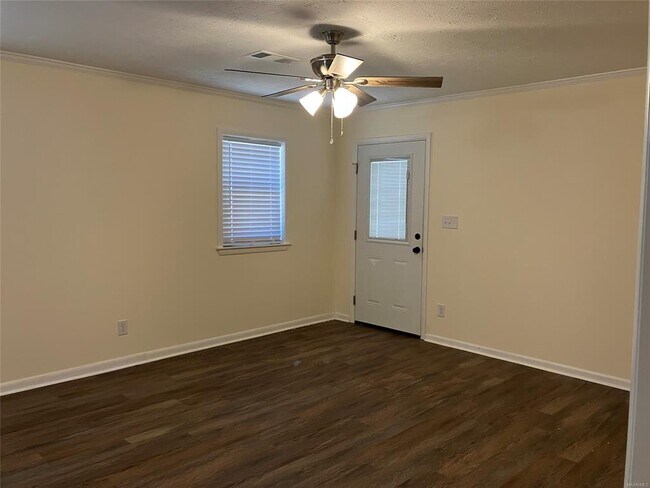 Building Photo - 5421 Shady Dr