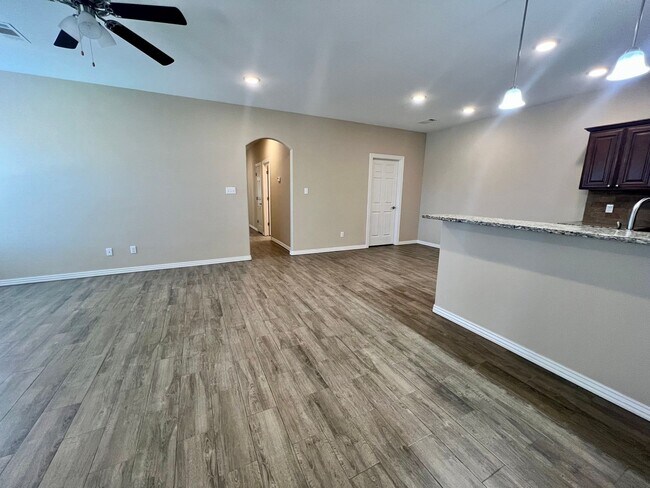 Foto del edificio - Beautiful 3 Bed/2 Bath Single Story Duplex...