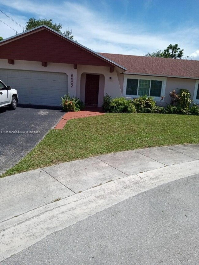 Foto del edificio - 6802 SW 34th Ct