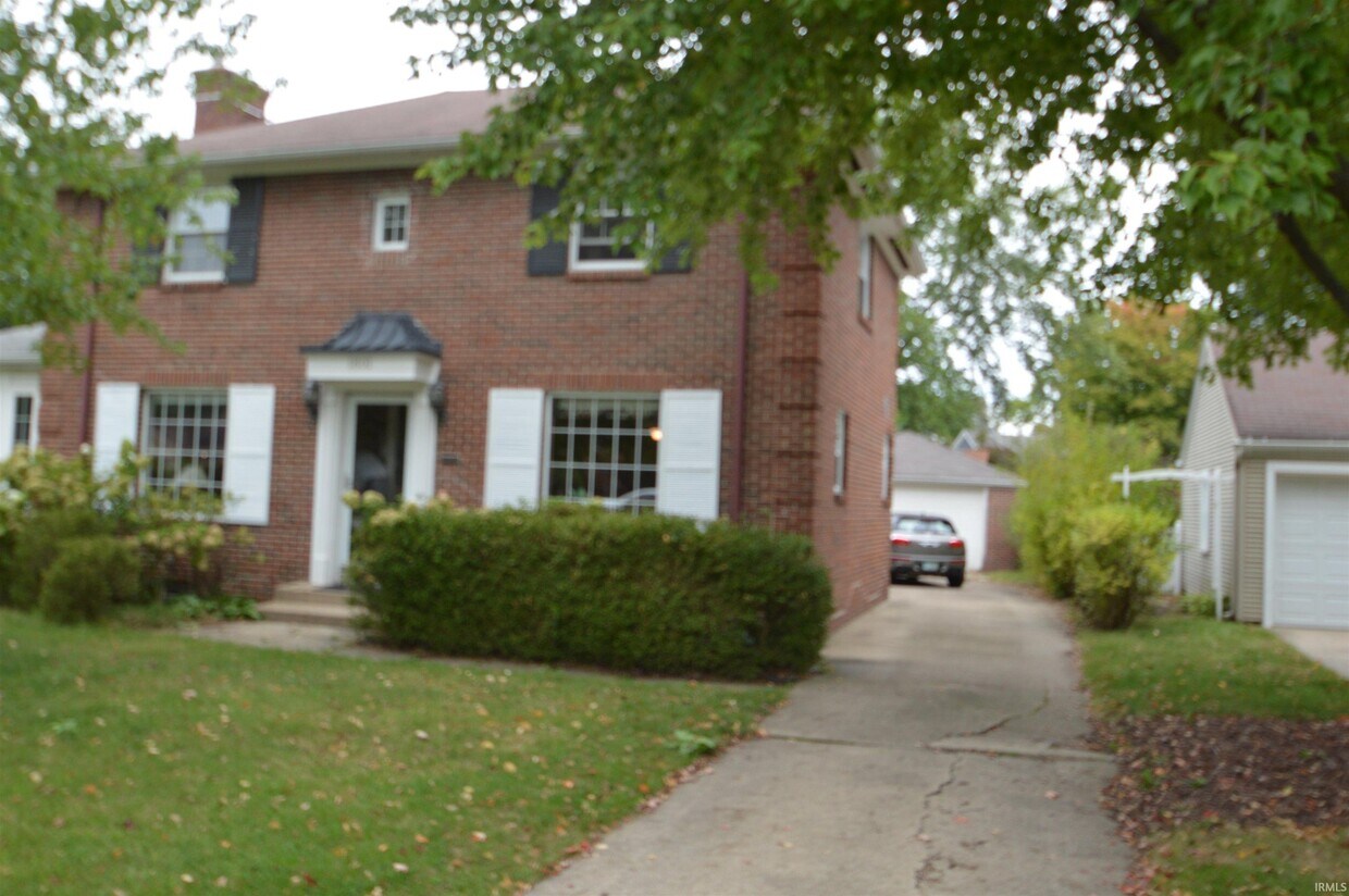 Primary Photo - 1801 Bader Ave