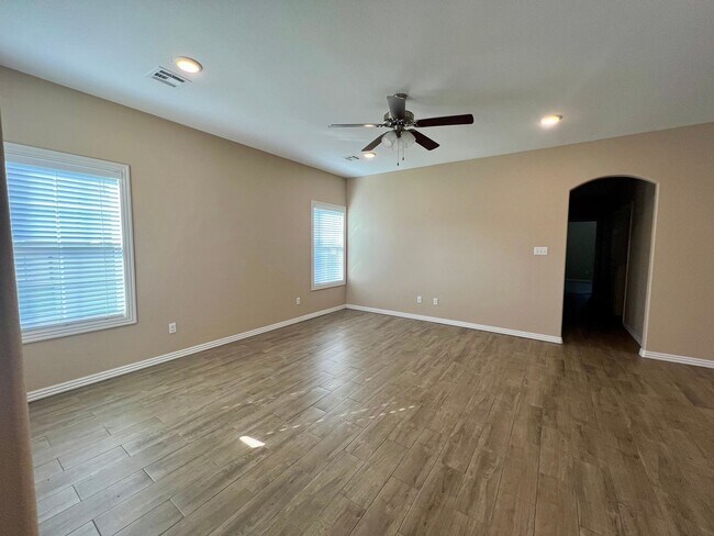 Foto del edificio - Beautiful 3 Bed/2 Bath Single Story Duplex...