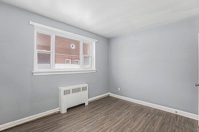 Photo du bâtiment - 340 Tillbury Ave
