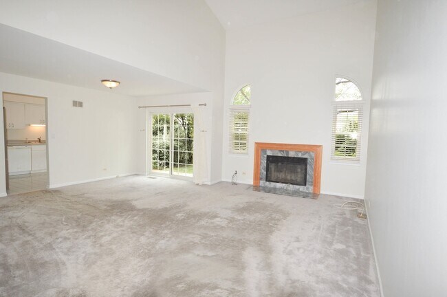 Building Photo - 376 Bentley Pl