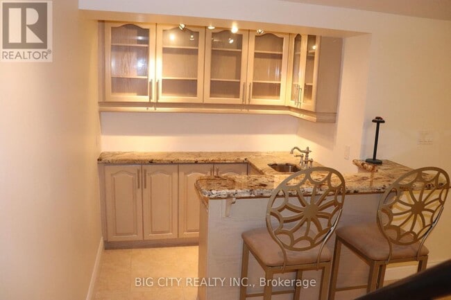 Building Photo - 30 Lozoway Dr