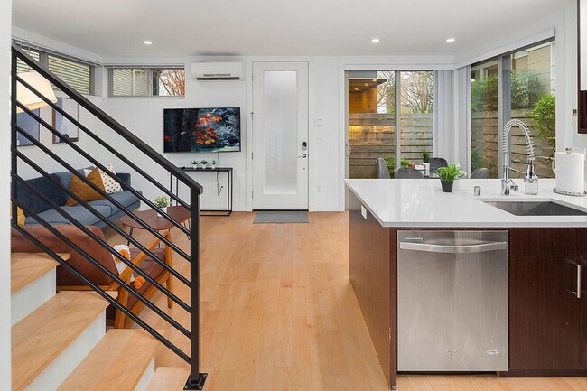 Foto del edificio - 1106 12th Ave