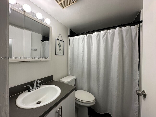Foto del edificio - 1720 NW N River Dr
