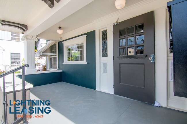 Building Photo - 1732-1733 Wilton Pl