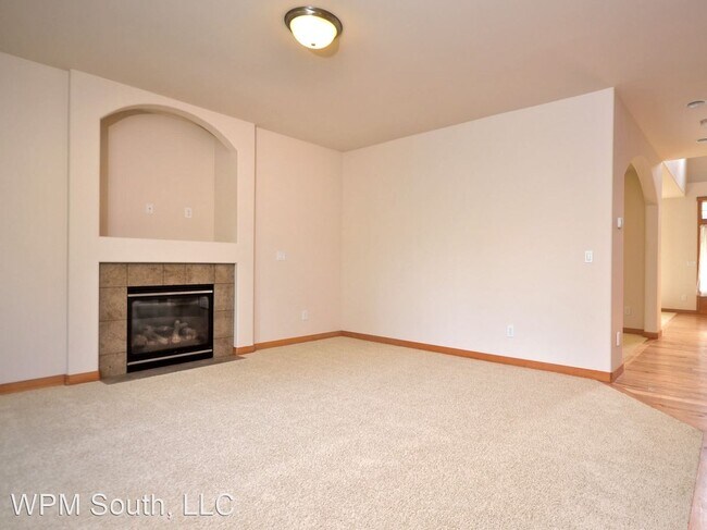 Building Photo - 4 br, 2.5 bath House - 519 195th St SW