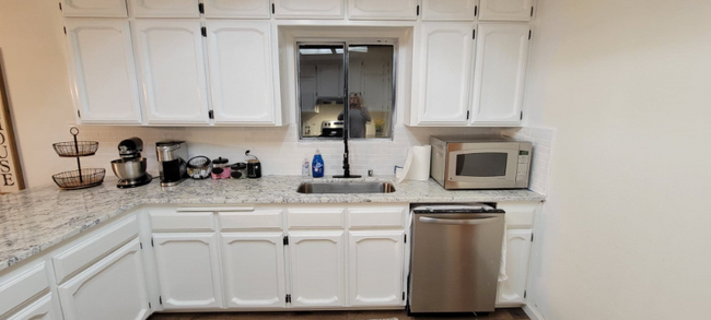 Building Photo - 29060 Long Hollow Ct N