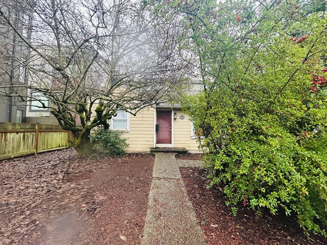 Foto principal - Charming 2 Bedroom House with Fenced Yard in Fairmount Park Neighborhood