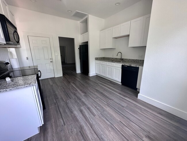 Building Photo - 102 7th St SW