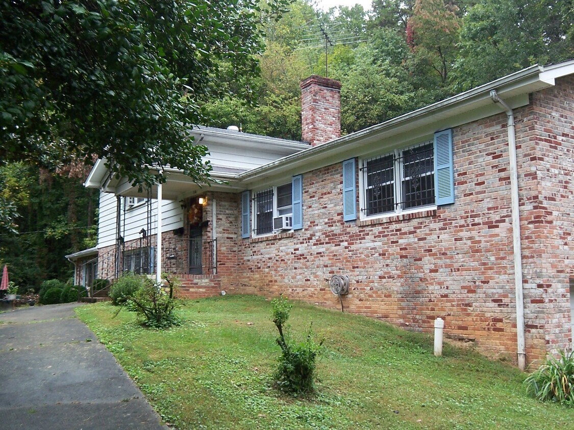 Primary Photo - Charming Duplex in Mount Airy!