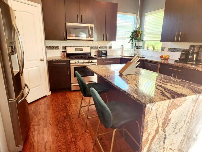 Building Photo - 2192 Pinon Cir