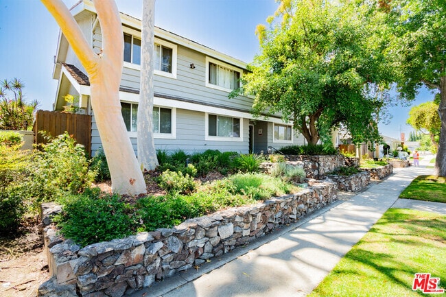 Building Photo - 2502 Manhattan Beach Blvd