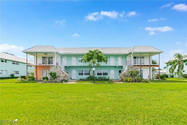 Foto del edificio - 3225 E Riverside Dr
