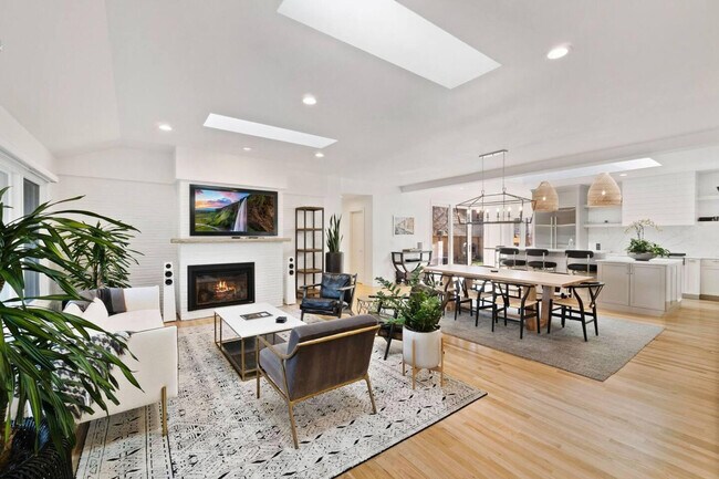 Building Photo - 1500 W Mulberry St