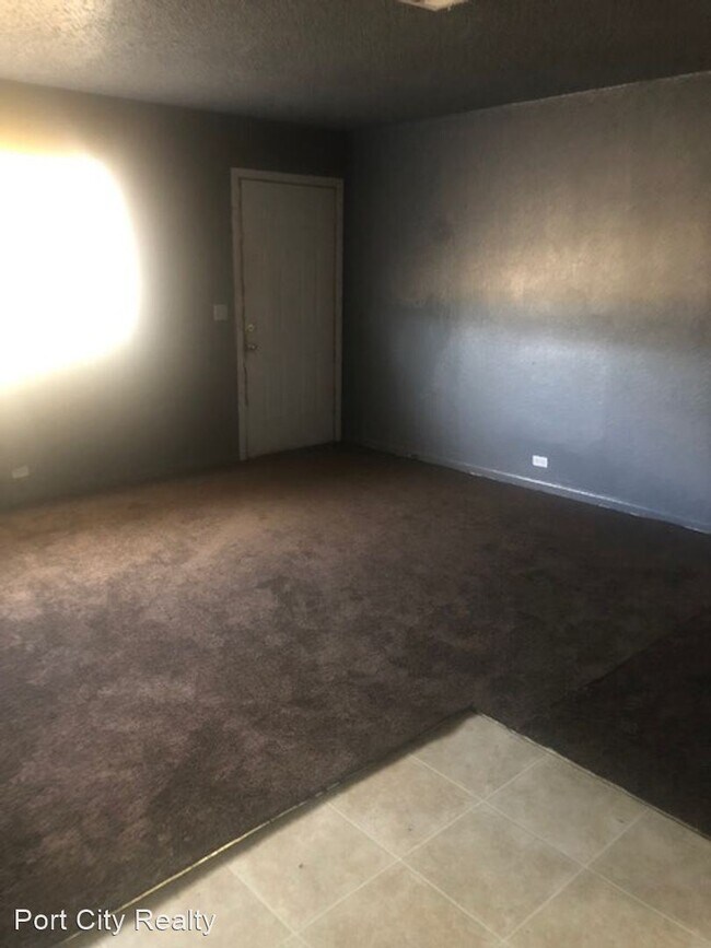 Building Photo - 2 br, 1 bath House - 4402 Westwood Park Dr
