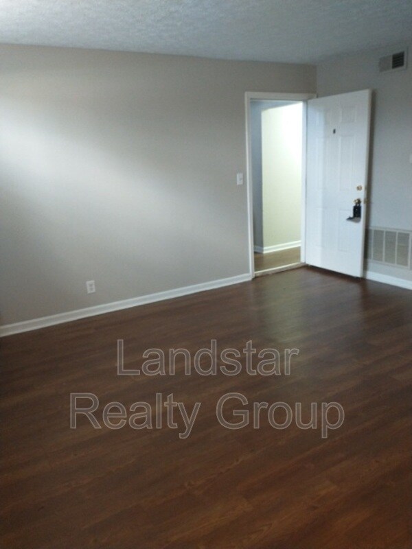 Building Photo - 7320 Six Mile Ln