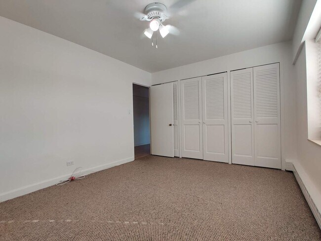Foto del edificio - 4950 N Marine Dr