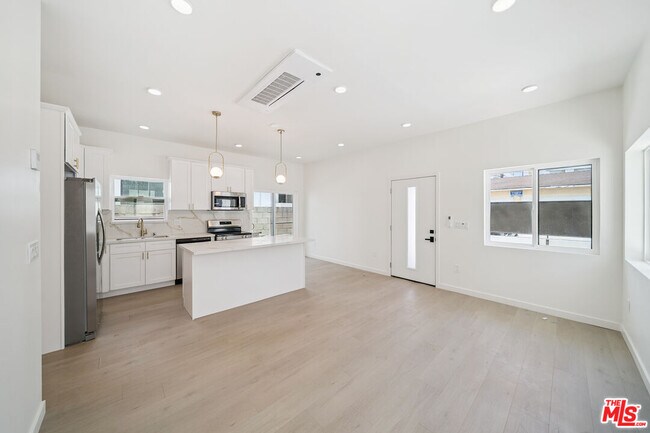 Foto del edificio - 1513 S Hayworth Ave