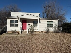 Building Photo - 1213 Iowa St