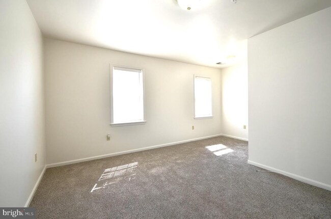 Building Photo - 4 Ridge Rd SE