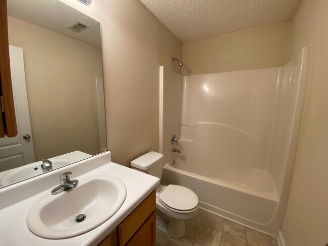 Foto del edificio - BRIDGEWATER HOME! PRE-LEASING FOR JUNE 20TH!