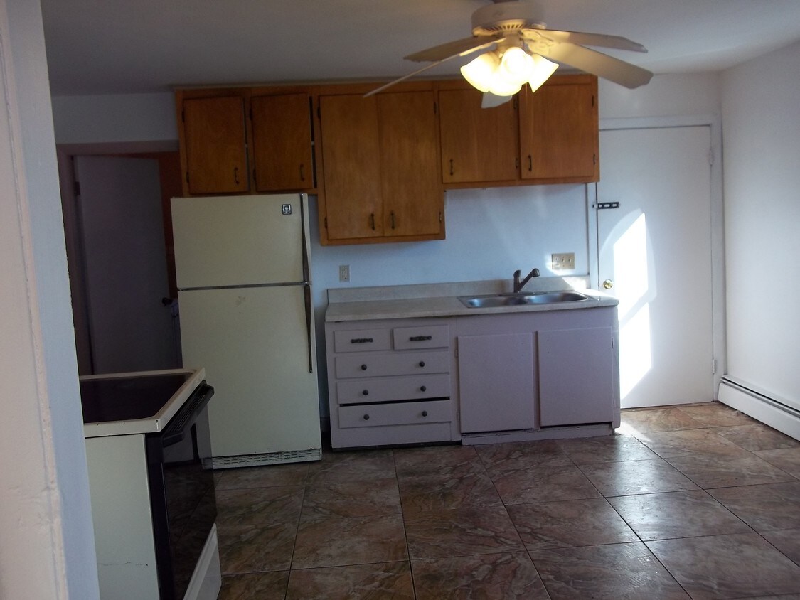Primary Photo - 571 Grand Ave