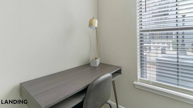 Foto del edificio - 2500 Woodland Park Dr