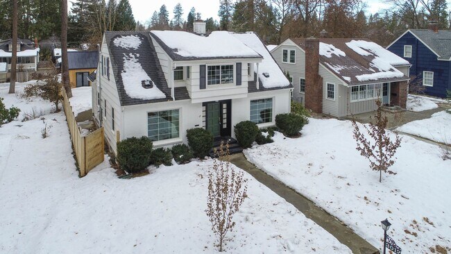 Building Photo - Beautifully updated 3 bed 1.5 bath South h...