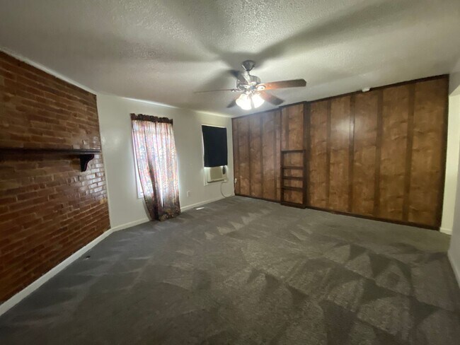Foto del edificio - 1100 W Monroe Ave