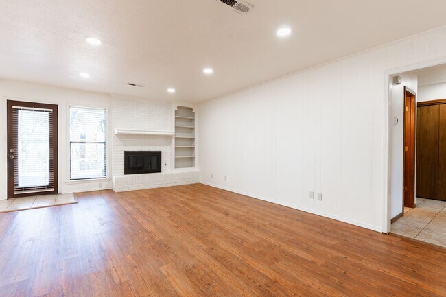 Foto del edificio - 5013 S Lions Ave