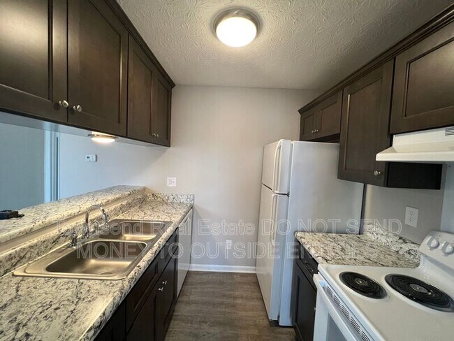 Building Photo - 1429B Ireland Dr