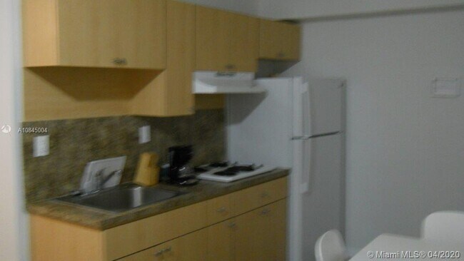 Foto del edificio - 9751 W Okeechobee Rd