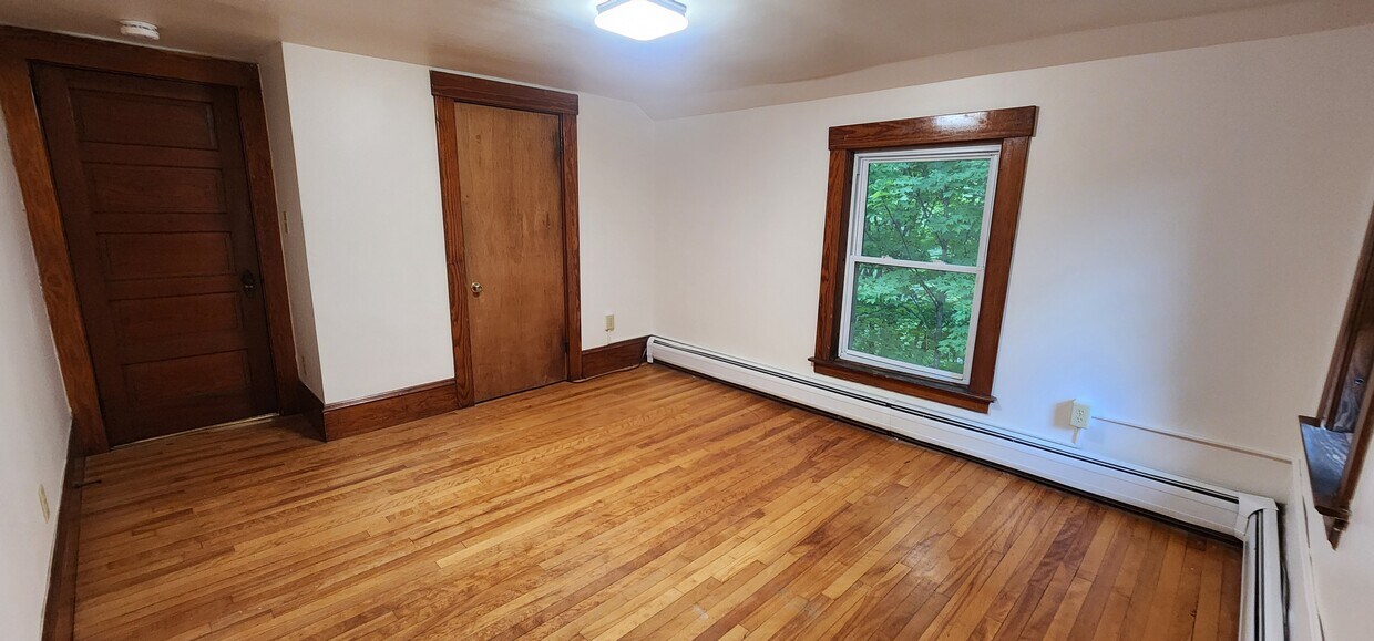 Bedroom 1 - 27 Orient St