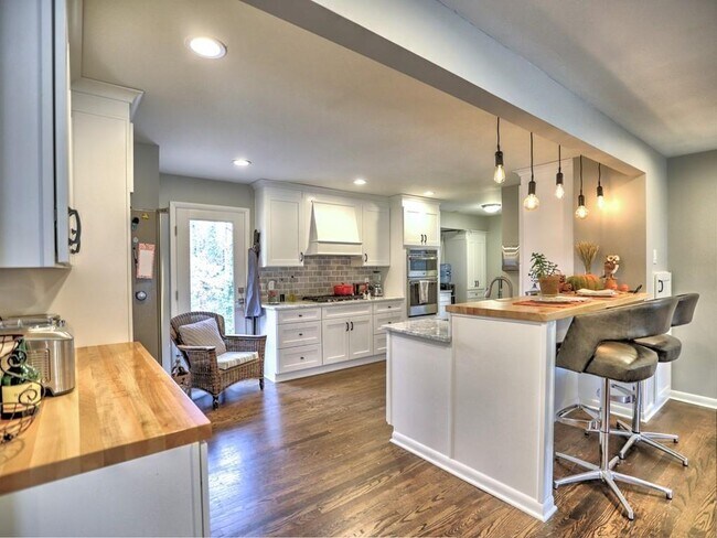 Foto del edificio - 720 Brookline Dr SE