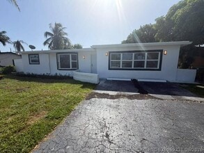 Building Photo - 3911 NW 32nd Ave