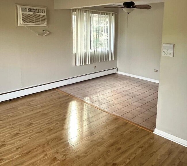 Foto del edificio - 8241 W 79th St