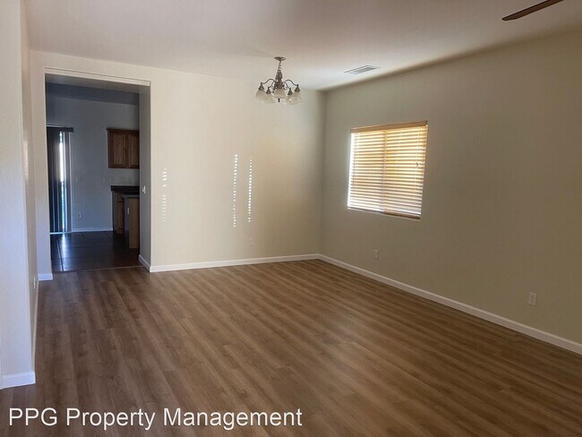 Building Photo - 5 br, 2.5 bath House - 18510 W Eva St